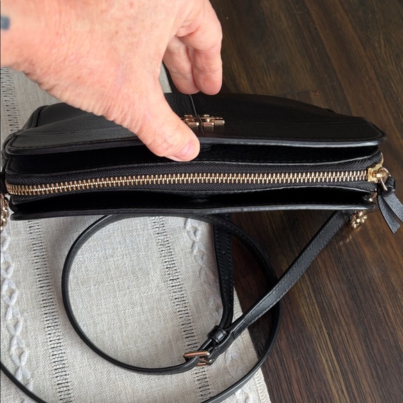 Tory Burch Ivy Black Pebbled Leather Crossbody with Gold Logo - Picture 3 of 16